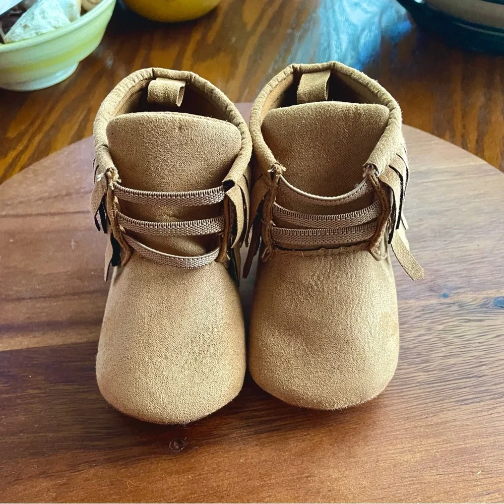 LUCKY BRAND Infant Moccasin - Crib Shoes Sz 4 - Double Row Fringe - Tan